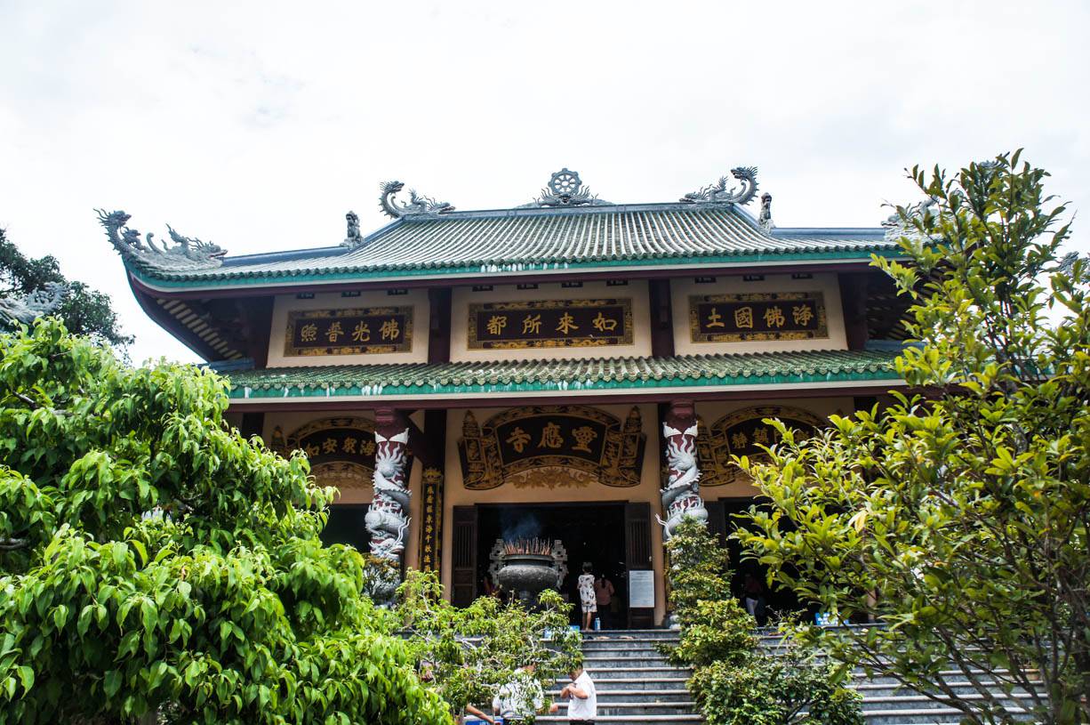 Chùa Linh Ứng Sơn Trà không chỉ là nơi sinh hoạt tâm linh mà còn là một điểm du lịch nổi tiếng